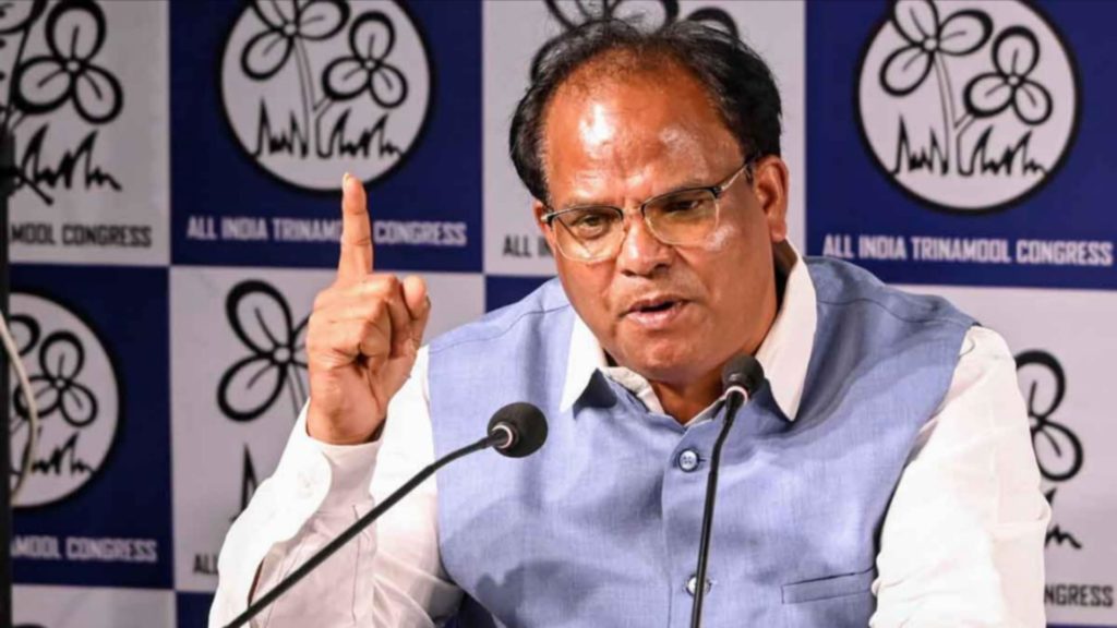 “তৃণমূল সম্মান দিচ্ছে”, BJP-র বিভাজনের রাজনীতিকে বিঁধলেন পদ্মত্যাগী চা বাগান বলয়ের নেতা জন বার্লা