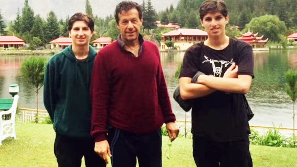 পাক রাজনীতিতে নয়া মোড়, পিতার মুক্তির দাবিতে এবার রাজনীতির ময়দানে ইমরান-পুত্ররা?