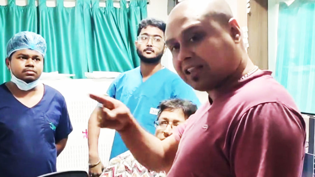 চিকিৎসকদের হুমকি – হাসপাতালে ঢুকে BJP নেতা কৌস্তভ বাগচীর দাদাগিরি! মুখ্যসচিবের কাছে অভিযোগ চিকিৎসকদের