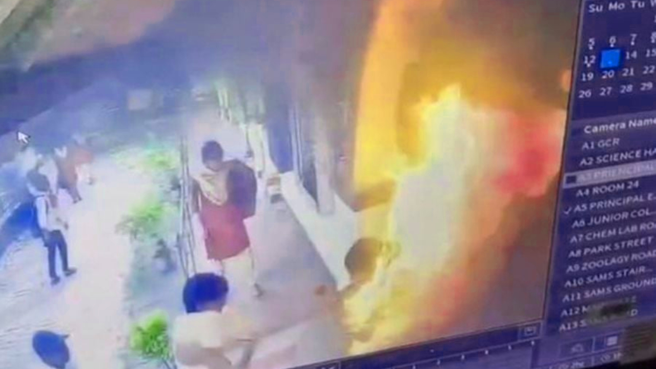 ছাত্রীটি বর্তমানে ভুবনেশ্বরের এইমস হাসপাতালে (AIIMS Bhubaneswar) মৃত্যুর সঙ্গে পাঞ্জা লড়ছেন