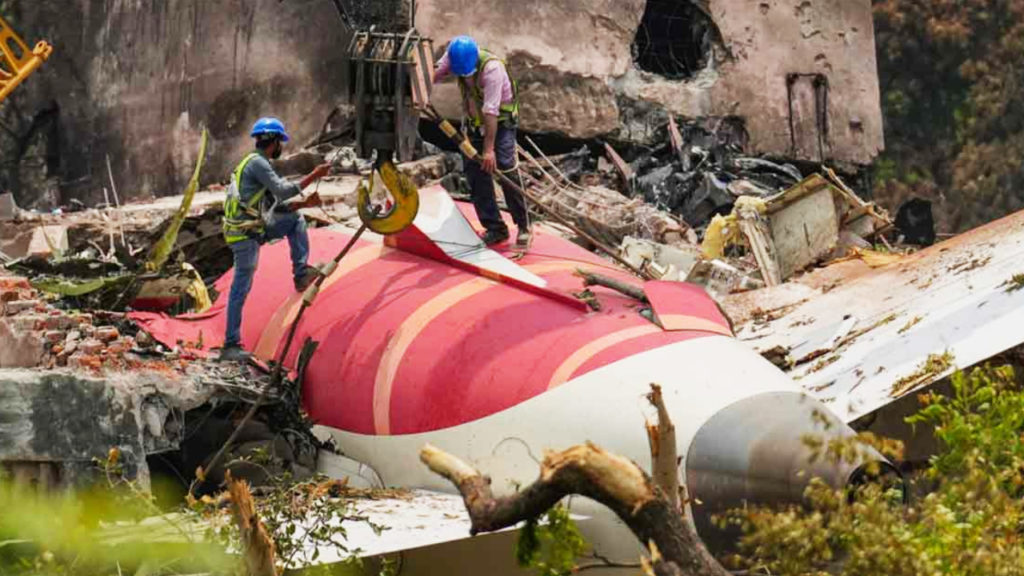 দায় চাপানো নিয়ে পদক্ষেপ পাইলটদের, কেন্দ্রের AAIB-র সমর্থনে সংবাদ সংস্থারই বিরুদ্ধে আইনি নোটিস?