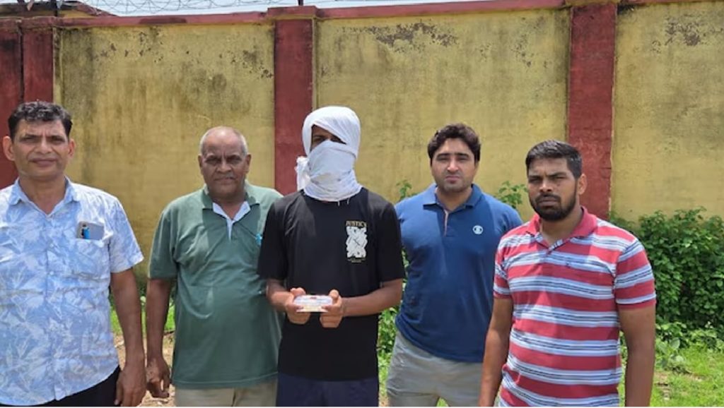 BSF Robbery: খেলনা বন্দুক নিয়ে গয়নার দোকান লুট বিএসএফ জওয়ানের!