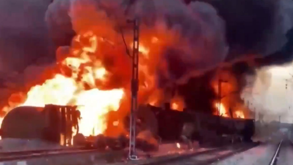 মালগাড়িতে ভয়াবহ অগ্নিকাণ্ড, বিপর্যস্ত রেল পরিষেবা