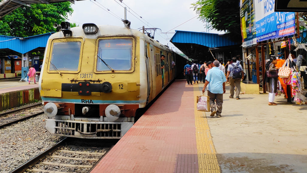 সপ্তাহান্তে শিয়ালদহ শাখায় বাতিল একাধিক লোকাল ট্রেন, দুর্ভোগে যাত্রীরা