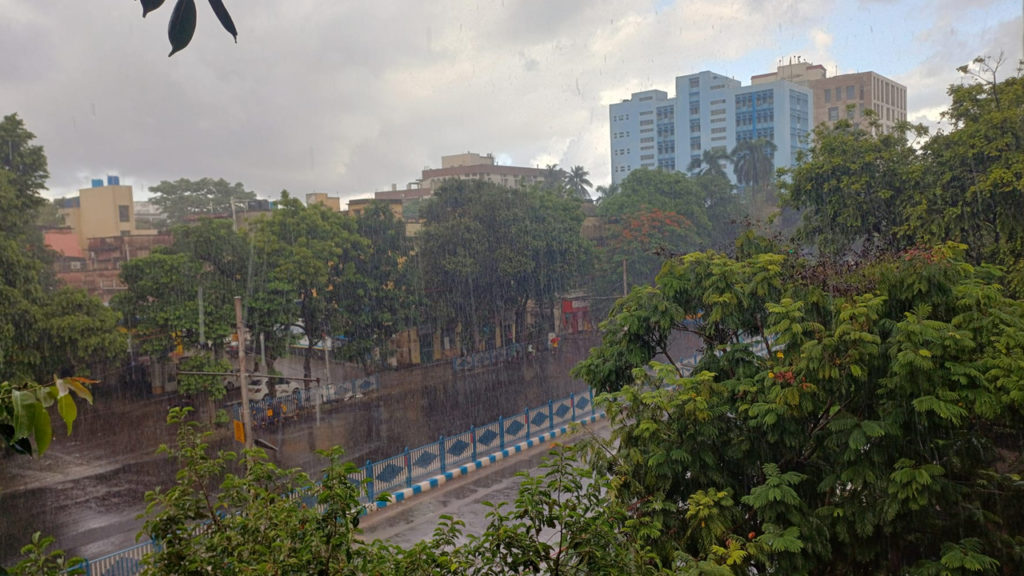 Weather Update: ফের নিম্নচাপের ভ্রুকুটি, সপ্তাহান্তে দক্ষিণ ও উত্তরবঙ্গে ভারী বৃষ্টি!