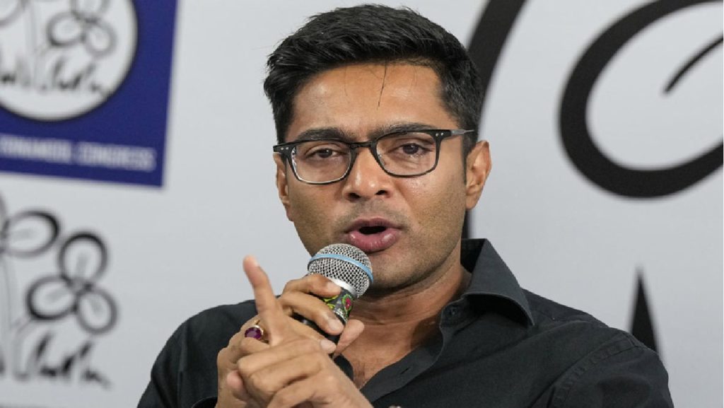 “SIR বাংলা বিরোধী, মানুষের অধিকার কেড়ে নেওয়ার চেষ্টা”, কমিশন ও BJP-কে একযোগে তোপ অভিষেকের