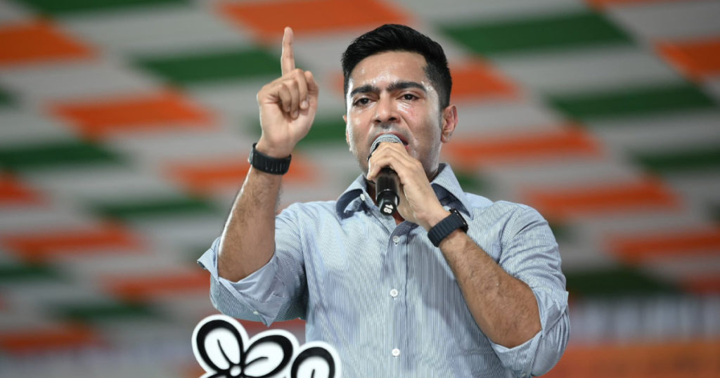 ‘ছাব্বিশে পঞ্চাশ পেরোবে না BJP’, অপরাজিতা বিল থেকে SIR, ছাত্র পরিষদের মঞ্চ থেকে BJP-কে আক্রমণ অভিষেকের