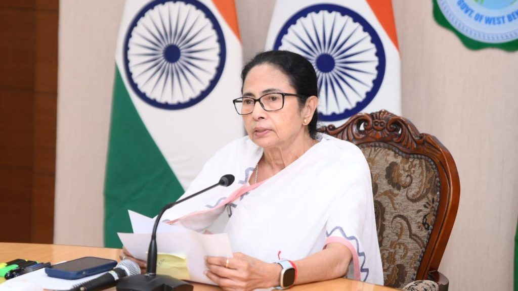 বাংলায় আদিবাসী সম্প্রদায়ের মানুষজন কতটা সুরক্ষিত আছেন, তার চিত্র উঠে এল মুখ্যমন্ত্রীর চিঠিতে