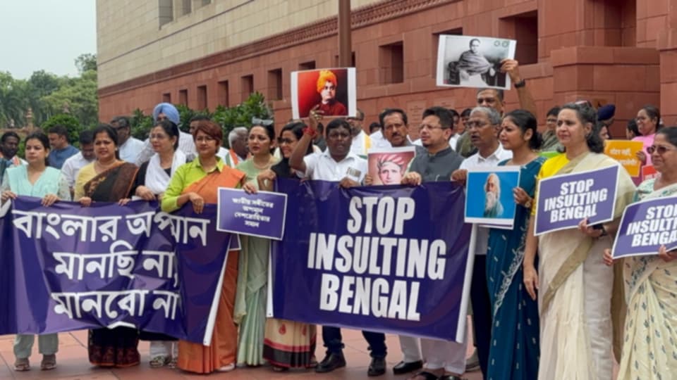 বাংলার অপমান ইস্যুতে তৃণমূলের পাশে কংগ্রেস, আজ দুই কক্ষেই মুলতুবি প্রস্তাব রাহুলদের