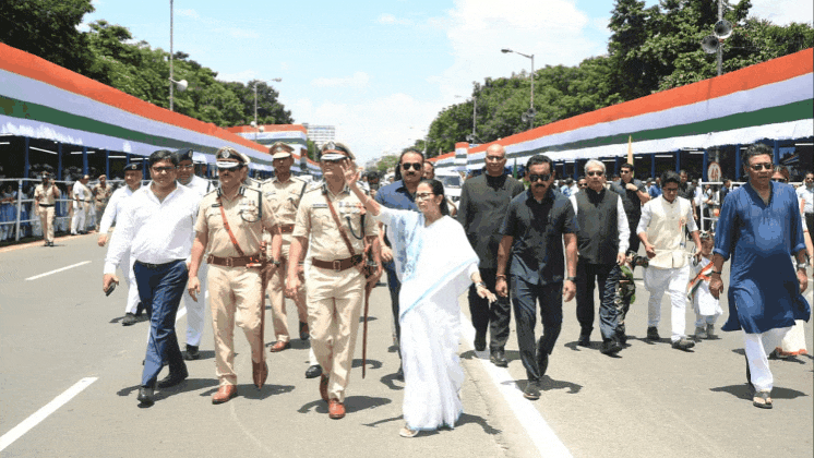 79th Independence Day: রেড রোডে জাতীয় পতাকা উত্তোলন বাংলার মুখ্যমন্ত্রীর, সম্মানিত রাজ্যের ছয় পুলিশ অফিসার
