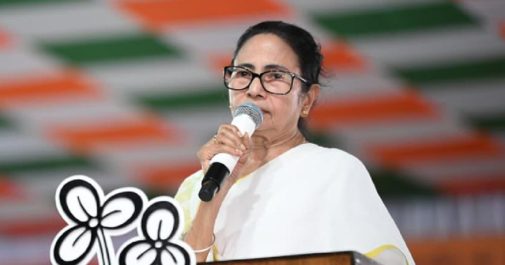 ভোটাধিকার রক্ষার লড়াইয়ের ডাক, কমিশনকে নিশানা করে আঠাশের মঞ্চে বাঙালি অস্মিতার অস্ত্রে শান মমতার