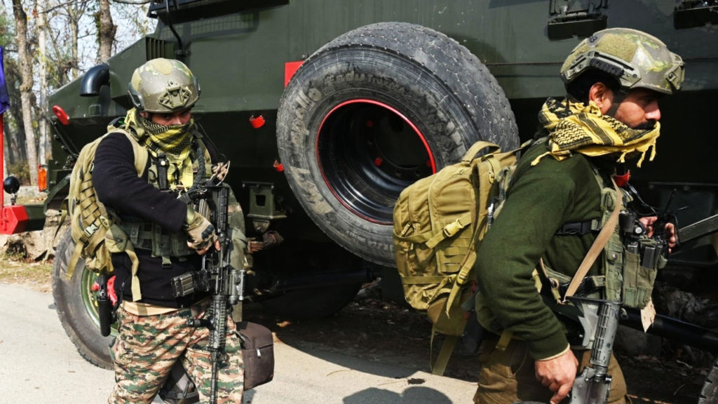 Operation Akhal: কাশ্মীরে সন্ত্রাসবিরোধী অভিযানে ৩ সন্ত্রাসী নিহত, সেনার ১জন আহত