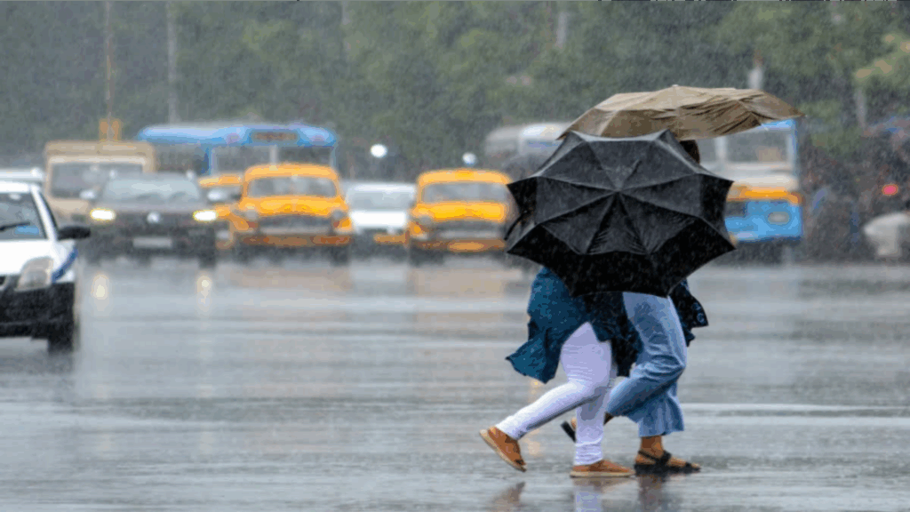 Weather Update: সারারাত বৃষ্টিতে ভাসল কলকাতা সহ গোটা দক্ষিণবঙ্গ