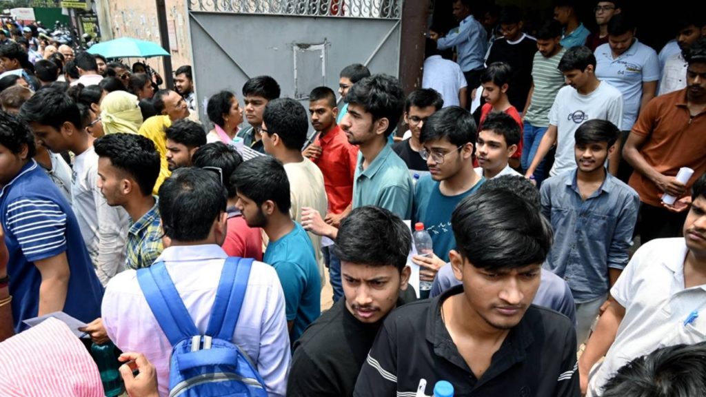 অবশেষে রাজ্যে জয়েন্ট এন্ট্রান্সের ফলপ্রকাশ! প্রথম হয়েছে অনিরুদ্ধ চক্রবর্তী