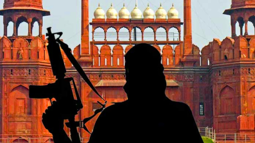 বিস্ফোরক হাতে অনায়াসেই লালকেল্লায় ঢুকে পড়ল জঙ্গি!