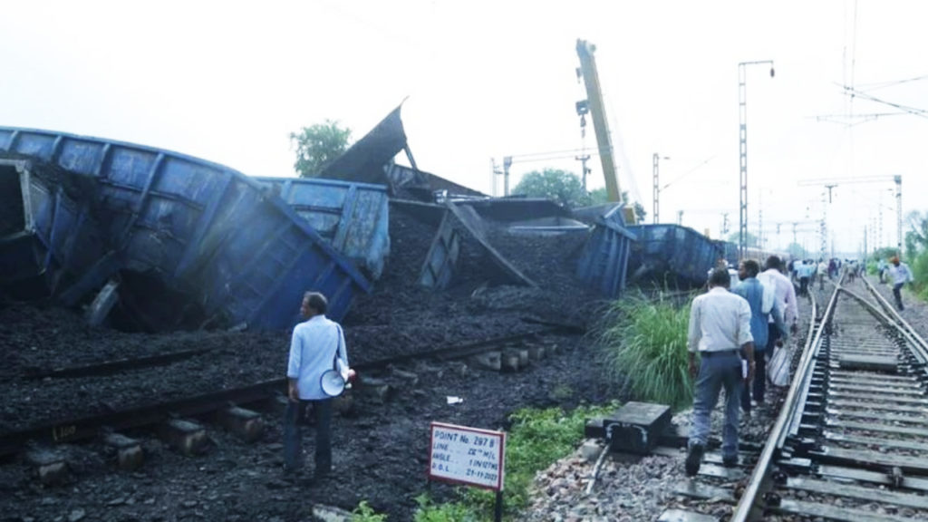 ফের রেল দুর্ঘটনা!  ঝাড়খণ্ডে মুখোমুখি ধাক্কা দুটি মালগাড়ির, বাতিল একাধিক ট্রেন