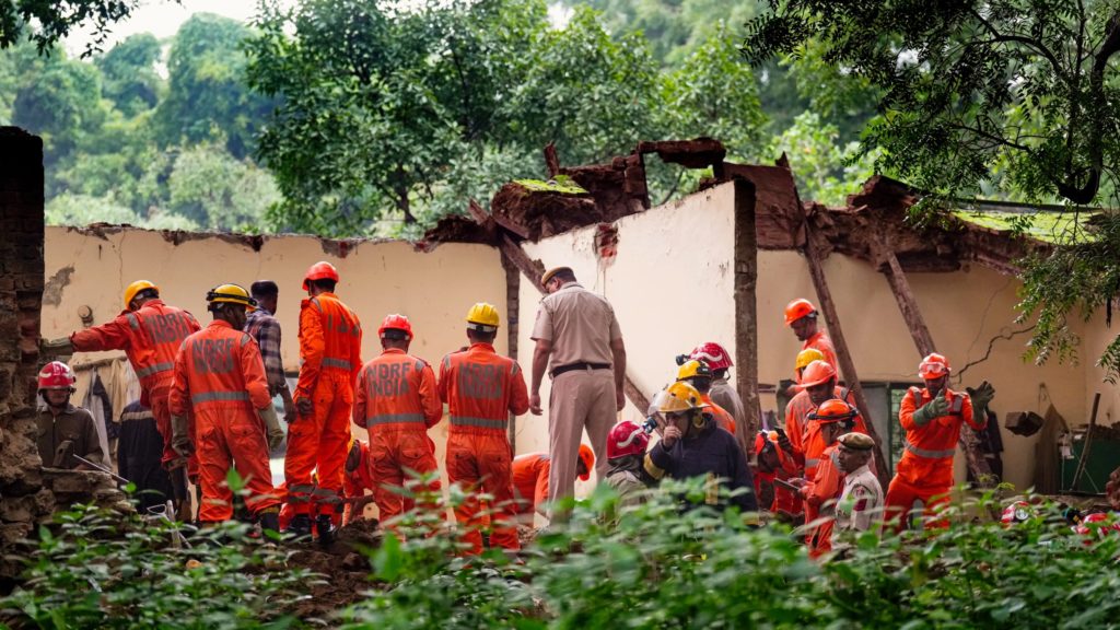 দিল্লিতে ভেঙে পড়ল ঐতিহাসিক হুমায়ুনের সমাধির গম্বুজ, মৃত অন্তত পাঁচ