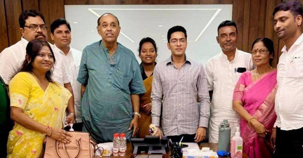 জেলাওয়াড়ি বৈঠকে বাঁকুড়া এবং বিষ্ণুপুরের নেতৃত্বকে হাতে হাত মিলিয়ে কাজের বার্তা অভিষেকের