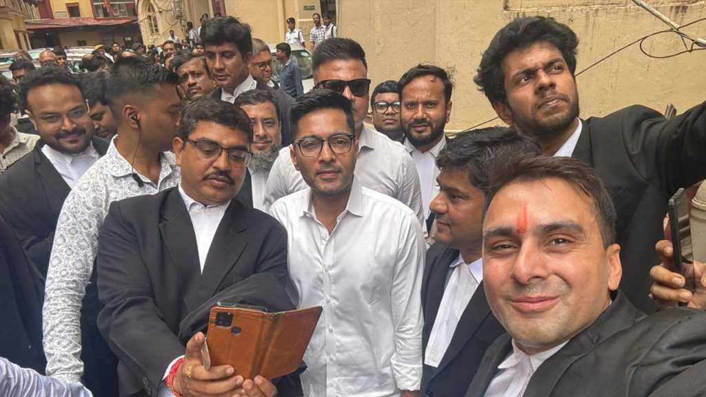 সবাইকে অবাক করে আচমকা হাইকোর্টে অভিষেক, কেন?