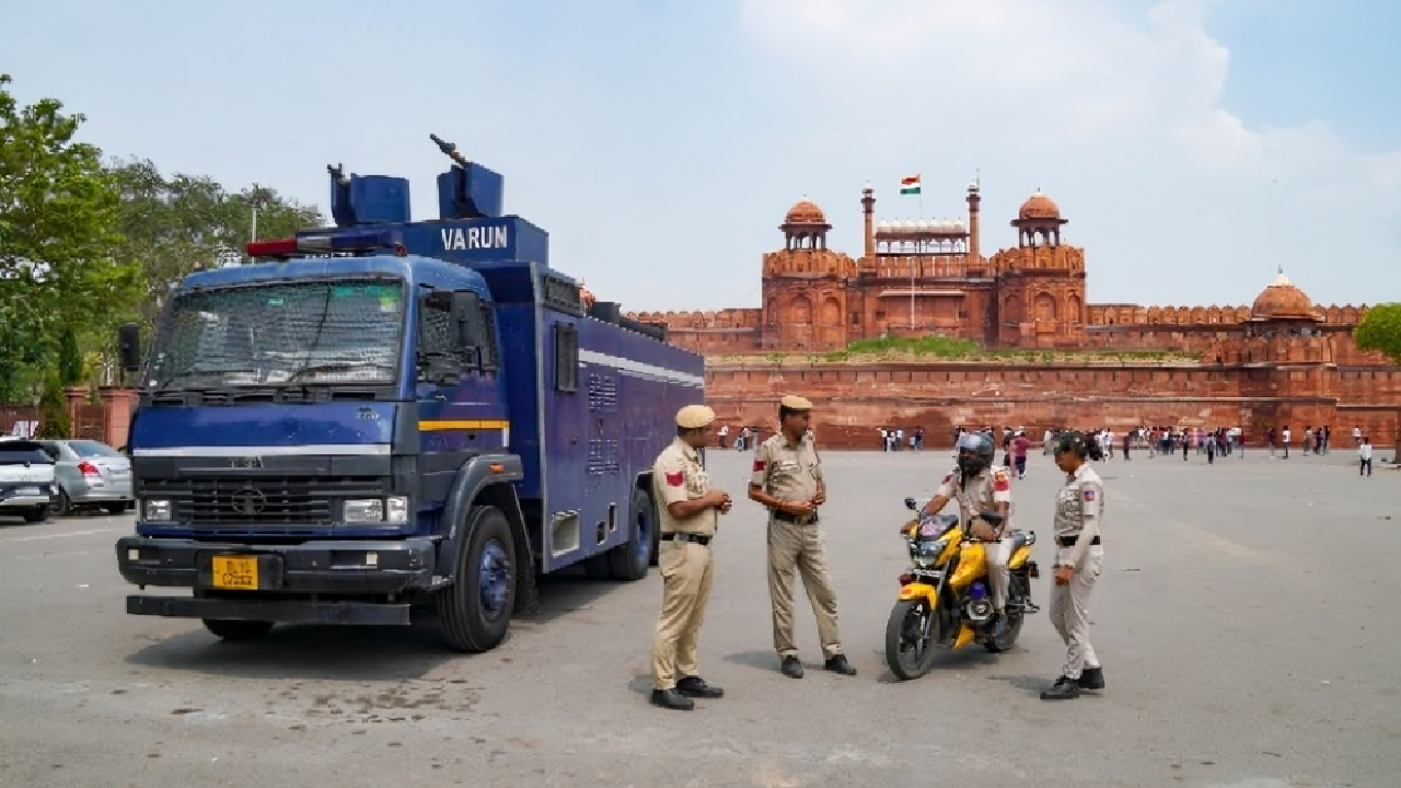 Delhi Police facing questions over bomb scare at Red Fort