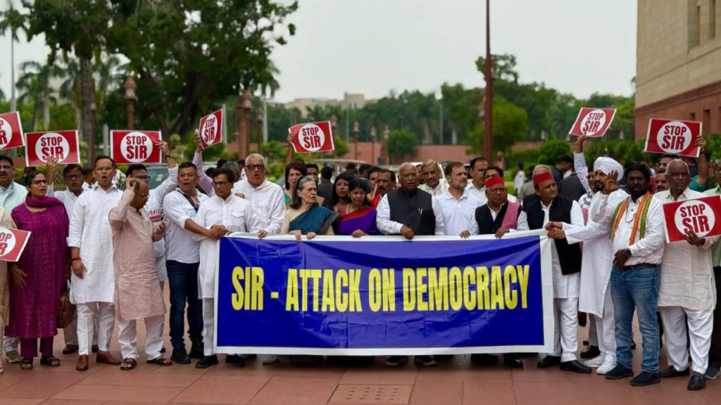 নির্বাচন কমিশন ঘেরাও থেকে স্পোর্টস বিল – মোদী সরকারের বিরুদ্ধে সঙ্ঘবদ্ধ INDIA জোট