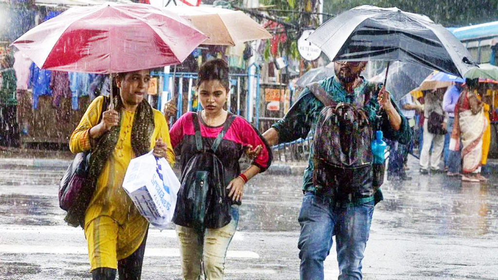 Weather Update: রাজ্যজুড়ে ভারী বৃষ্টির সতর্কতা আবহাওয়া দপ্তরের
