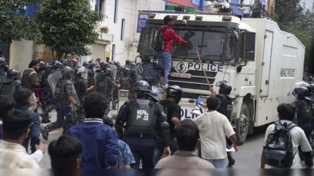 নতিস্বীকার নেপাল সরকারের, সমাজ মাধ্যমের উপর থেকে নিষেধাজ্ঞা প্রত্যাহার