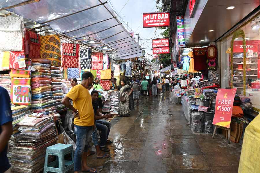 রবিবারের পুজোর বাজার কি ভেস্তে দেবে বৃষ্টি?