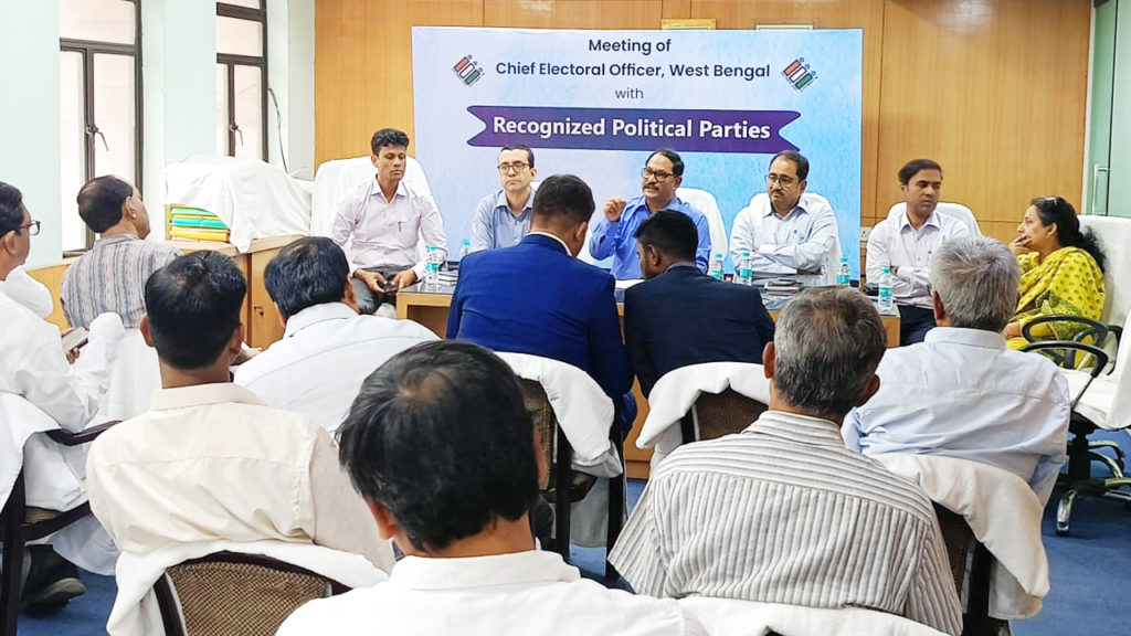 রাজ্যে CEO-র জোড়া মিটিংয়ে SIR-র প্রস্তুতি! বিহারের মতো কি বাংলাতেও বাদ যাবে ভোটারদের নাম?