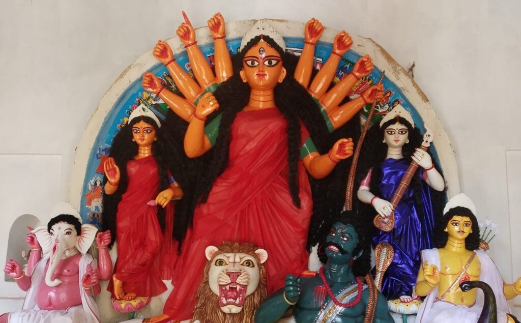 কামারপুকুরের লাহাবাড়ির দুর্গা প্রতিমার চোখ এঁকেছিলেন রামকৃষ্ণ