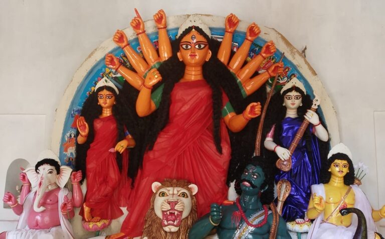 কামারপুকুরের লাহাবাড়ির দুর্গা প্রতিমার চোখ এঁকেছিলেন রামকৃষ্ণ