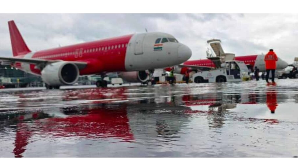 Kolkata Airport: প্রবল বর্ষণে ব্যাহত বিমান পরিষেবা, বাতিল ৪০টির বেশি ফ্লাইট