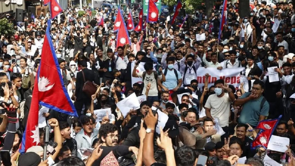 উত্তাল নেপাল! পথে তরুণ প্রজন্ম, নিরাপত্তারক্ষীদের গুলিতে মৃত অন্তত ১৪, জখম ৮০