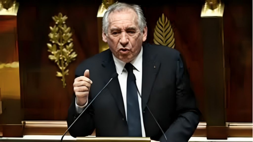 ফ্রান্সে রাজনৈতিক সঙ্কট, আস্থাভোটে হেরে প্রধানমন্ত্রীর পদ ছাড়লেন ফ্রাঁসোয়া বেরু