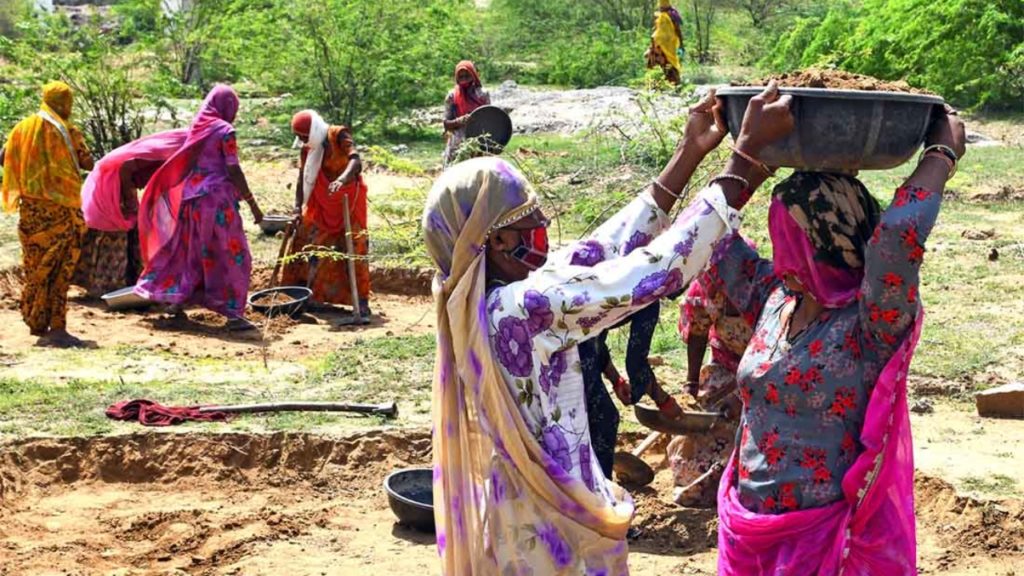 ১০০ দিনের কাজে বাংলার প্রাপ্য টাকা কেন এখন‌ও বন্ধ? কেন্দ্রের কাছে জানতে চাইল পিএসি