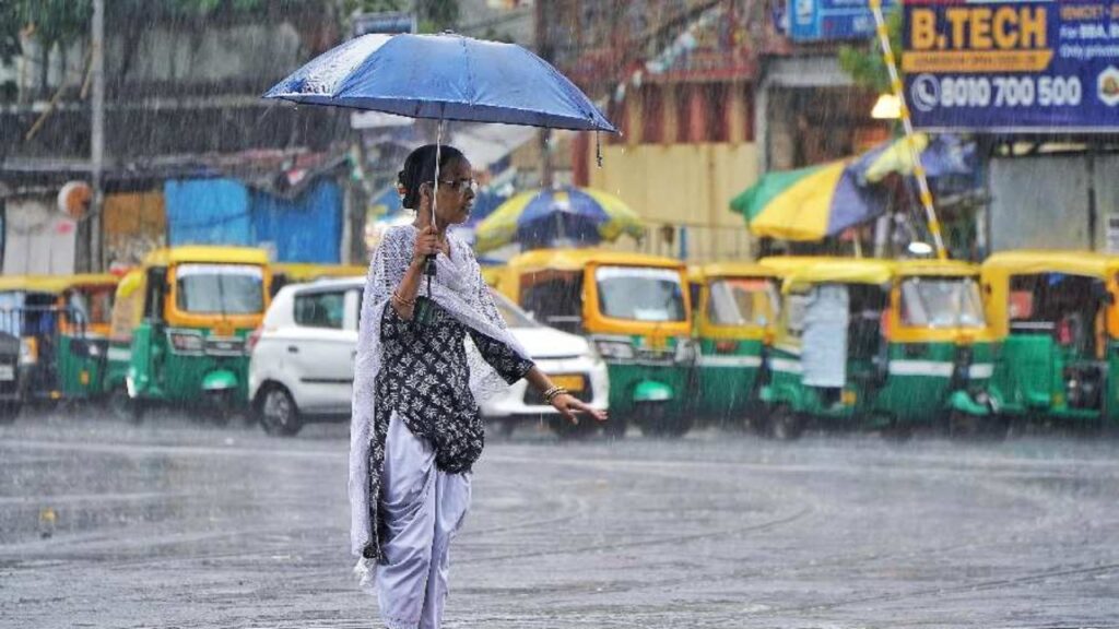 Weather Update: আজ রাজ্যের বিভিন্ন জেলায় ঝড় বৃষ্টির পূর্বাভাস আবহাওয়া দপ্তরের