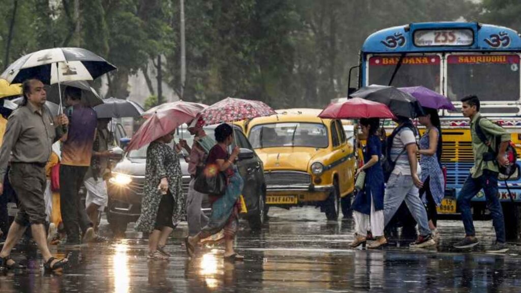 Weather Update: পুজোর আগে ভারী বৃষ্টির পূর্বাভাস আবহাওয়া দপ্তরের 