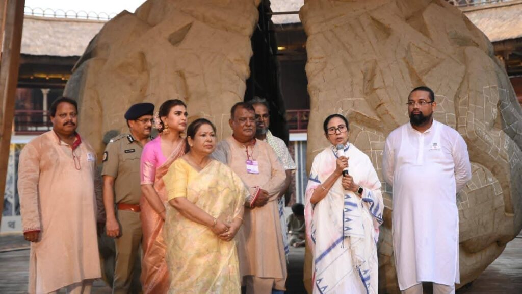 বৃষ্টিতে ভিজবেন না, সাবধানে থাকুন: টালা প্রত্যয়ের মণ্ডপ উদ্বোধনে জনতার উদ্দেশে বার্তা মুখ্যমন্ত্রীর