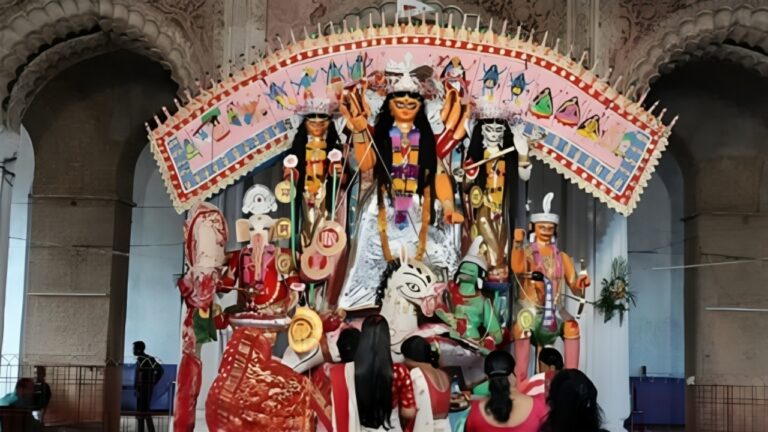 Durga Puja 2025: কৃষ্ণনগর রাজবাড়ির দুর্গা পূজিতা হন রাজরাজেশ্বরী রূপে, জানেন পুজোর রীতি-রেওয়াজ?