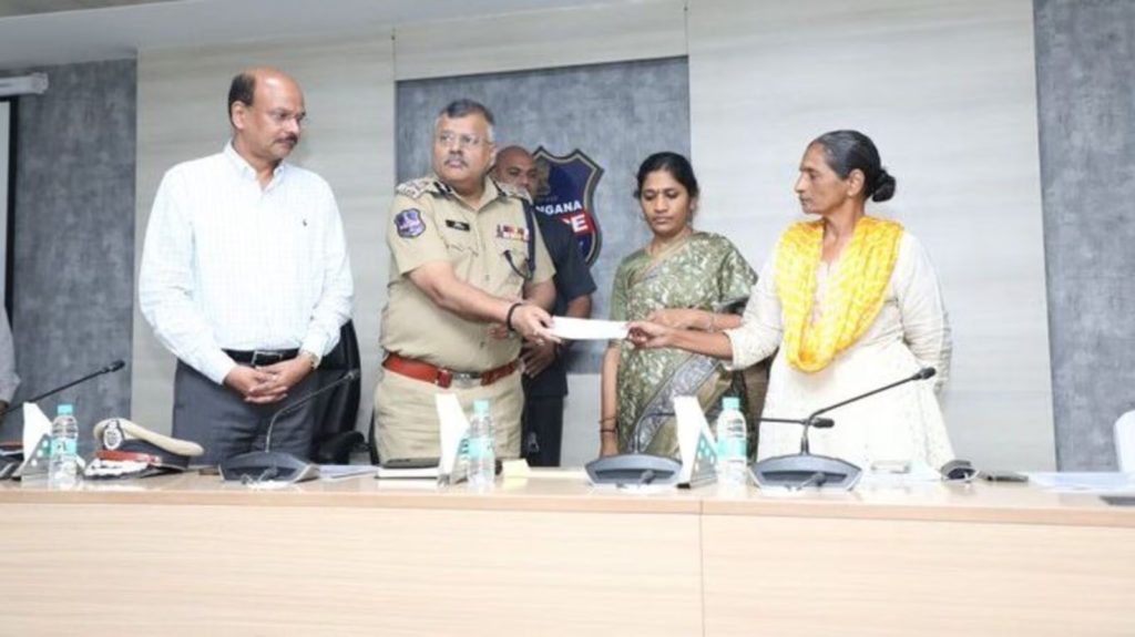 মাথার দাম এক কোটি, চার দশক পর আত্মসমর্পণ কিষেণজির স্ত্রীর