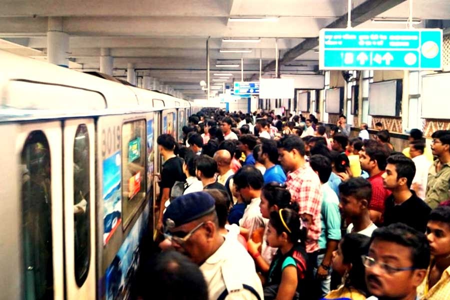 Kolkata Metro: উধাও মেট্রোর Arrival time! ব্যর্থতা ঢাকতেই নয়া পন্থা?