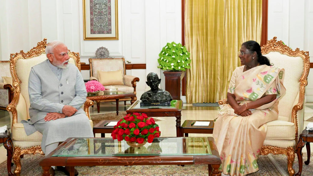 রাষ্ট্রপতি ভবনে মোদী-মুর্মু বৈঠক: ধনখড়ের উত্তরসূরি বাছাই, নাকি আন্তর্জাতিক কূটনৈতিক কৌশল?
