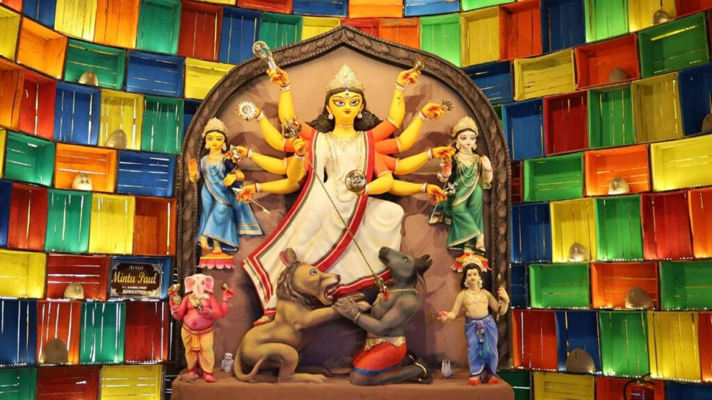 আবাসনের পুজোতেও থিমের ছোঁয়া