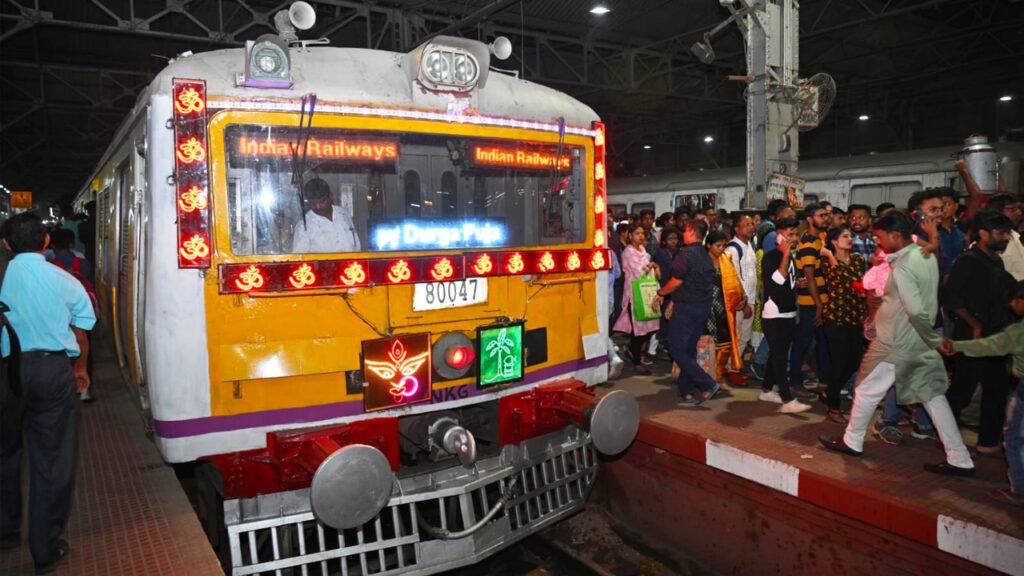 পঞ্চমী থেকে দশমী পর্যন্ত হাওড়া, শিয়ালদা ডিভিশনে মিলিয়ে একাধিক বিশেষ ট্রেন, রইল সেই তালিকা