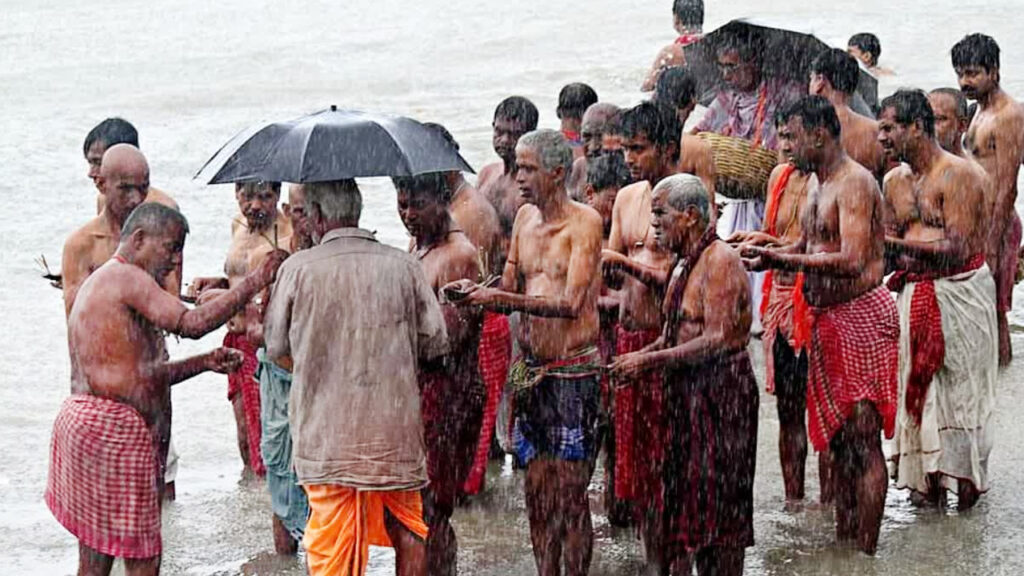 মহালয়ার দিনেও বৃষ্টিতে ভাসবে রাজ্য? জেনে নিন কেমন থাকবে আজকের আবহাওয়া