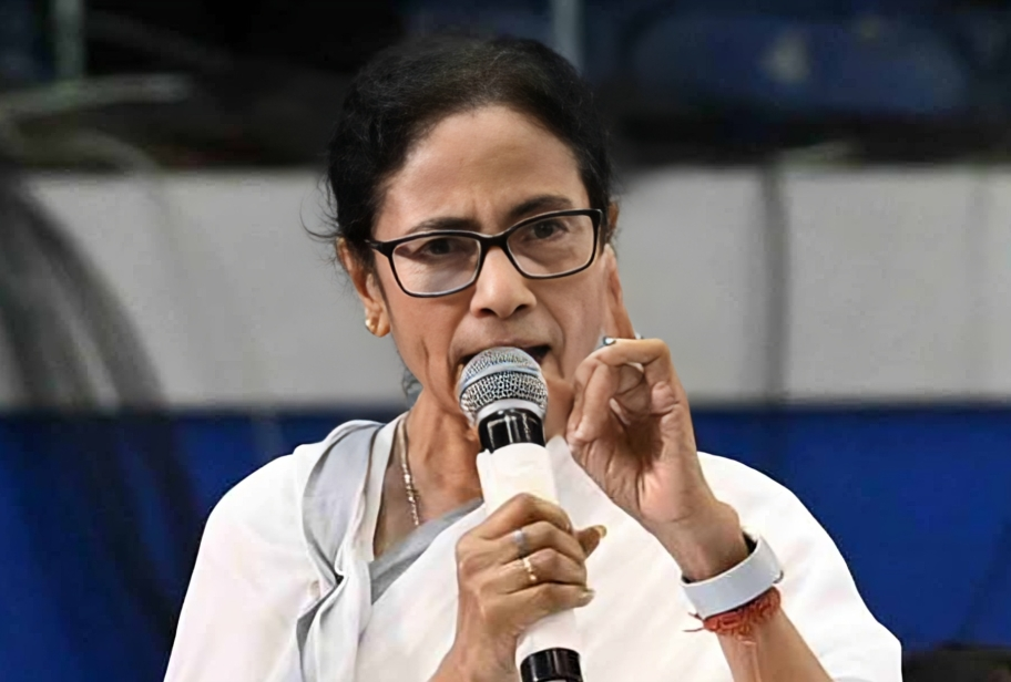 বাংলাকে বাংলাই চালাবে, দিল্লি নয়: জলপাইগুড়ি থেকে BJP-কে হুংকার মমতার