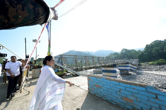 কথা রাখলেন মমতা, ফের জুড়ছে শিলিগুড়ি-মিরিক, দুই সপ্তাহেই দুধিয়ায় তৈরি অস্থায়ী সেতু
