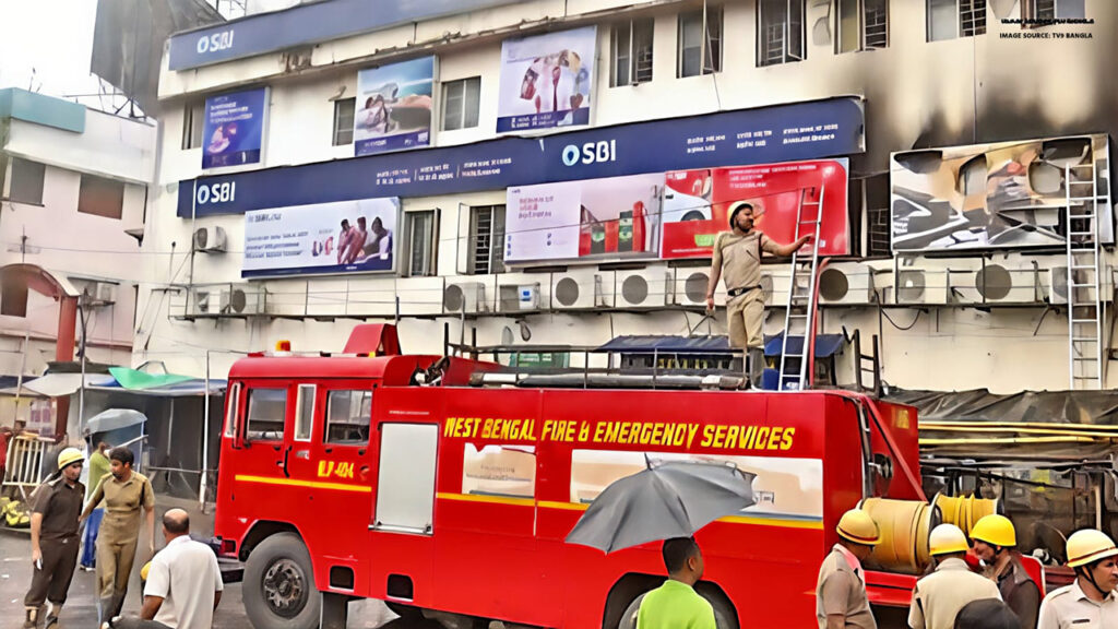 সাতসকালে দক্ষিণ কলকাতার ঢাকুরিয়ায় রাষ্ট্রায়ত্ত ব্যাঙ্কে আগুন