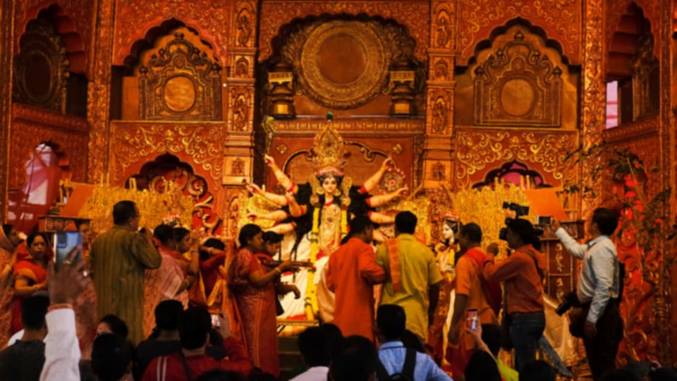 Durga Puja 2025: দুর্গাপুজোর অর্থনীতি ছাড়াল ১ লক্ষ কোটি, সরাসরি উপকৃত পাঁচ কোটি মানুষ