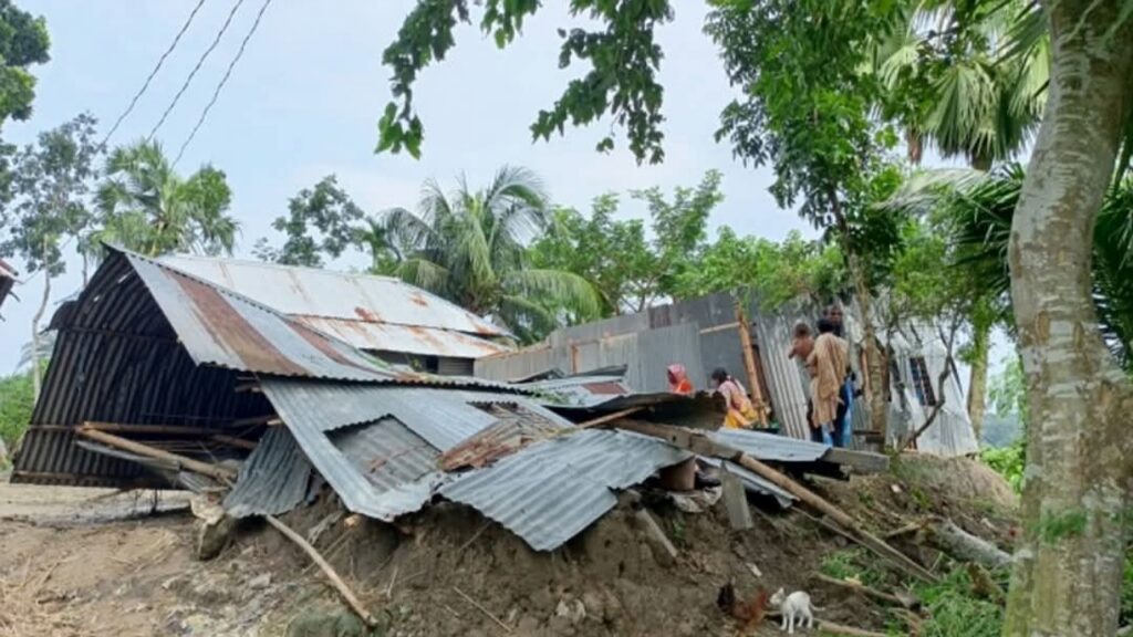 হঠাৎ ঝড়ের তাণ্ডবে তছনছ সন্দেশখালির দুই গ্রাম, ভাঙল শতাধিক বাড়ি, আহত বহু